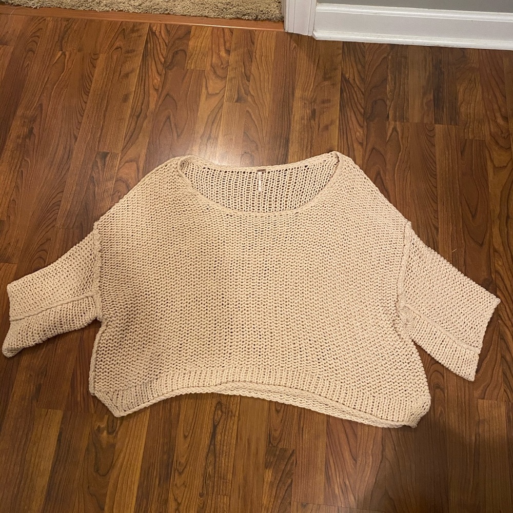 FREE PEOPLE SIZE MEDIUM CREAM SWEATER